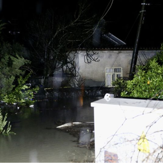 3 ilde şiddetli sağanak: Evleri, barınakları su bastı