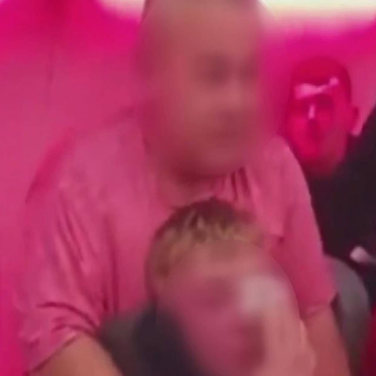 Antalya-Manchester uçağında yolcu kavgası kamerada