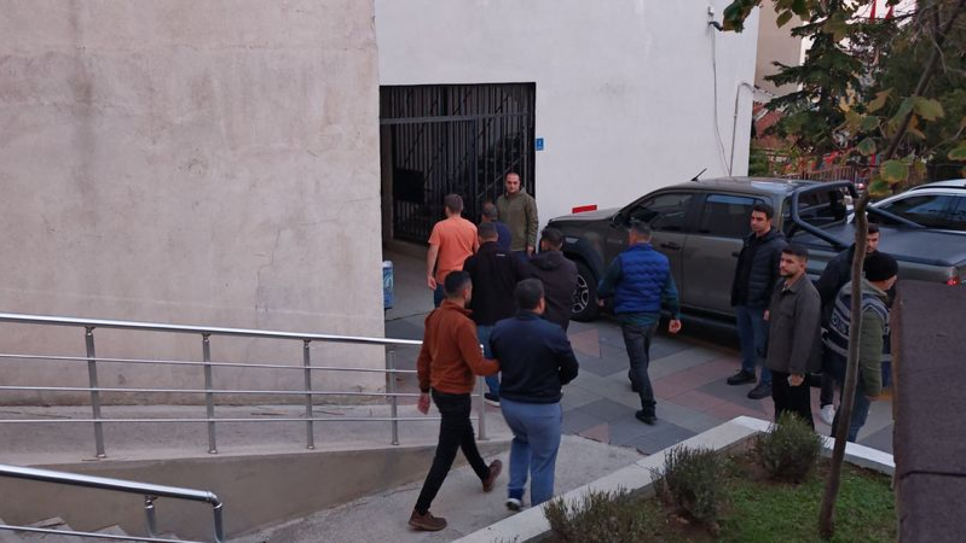 Son dakika: Tekirdağ merkezli dolandırıcılık operasyonunda 19 şüpheli tutuklandı