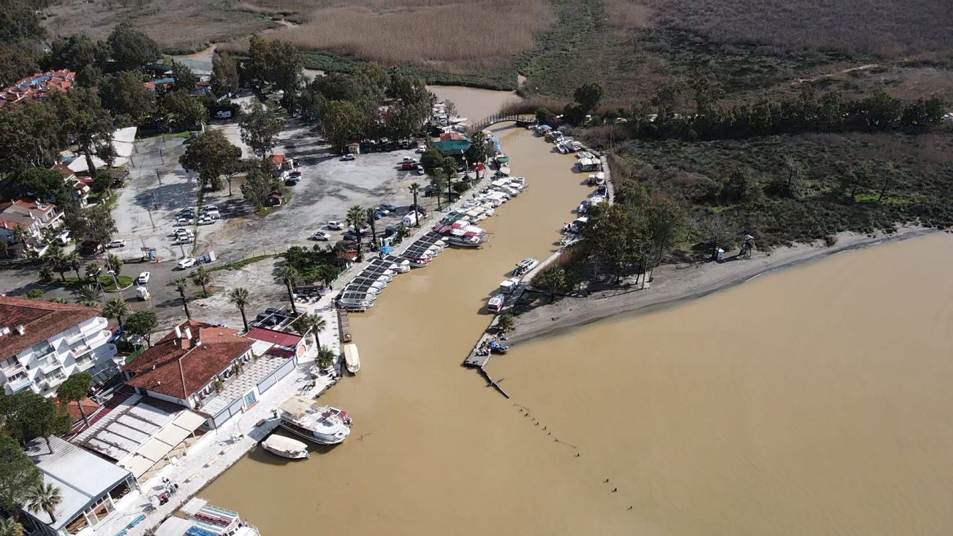 Muğla'da Gökova Körfezi'nin Rengi Çamur Halini Aldı: Yağışların Etkisi