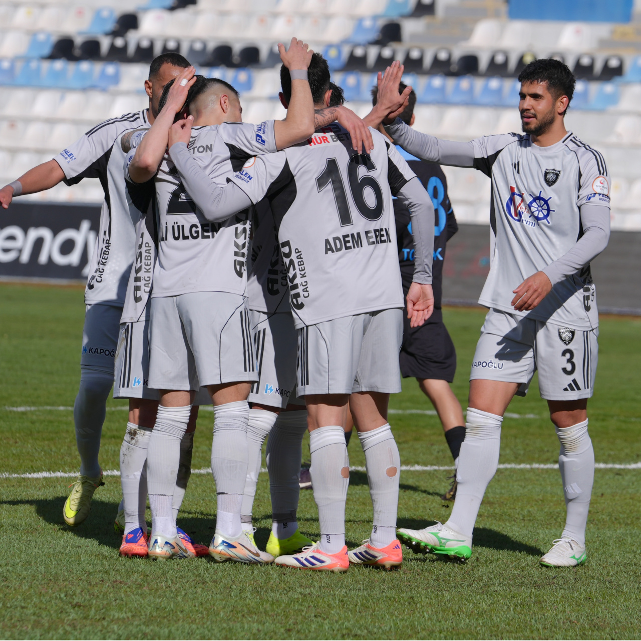 Erzurumspor'dan A. Demirspor'a farklı tarife!