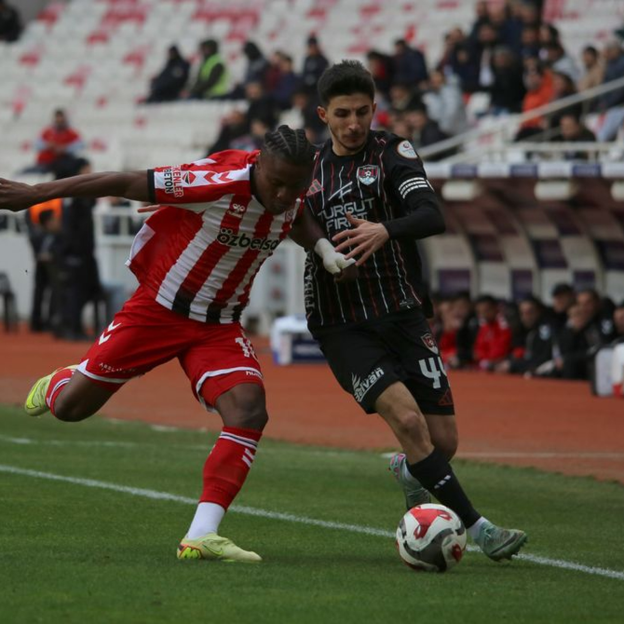 Sivasspor kaçtı, Van Spor FK kovaladı!