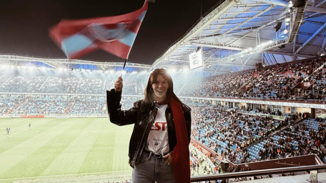 Seray Kaya tribünde