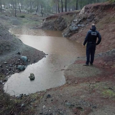 Su dolu çukura düşen çocuk öldü