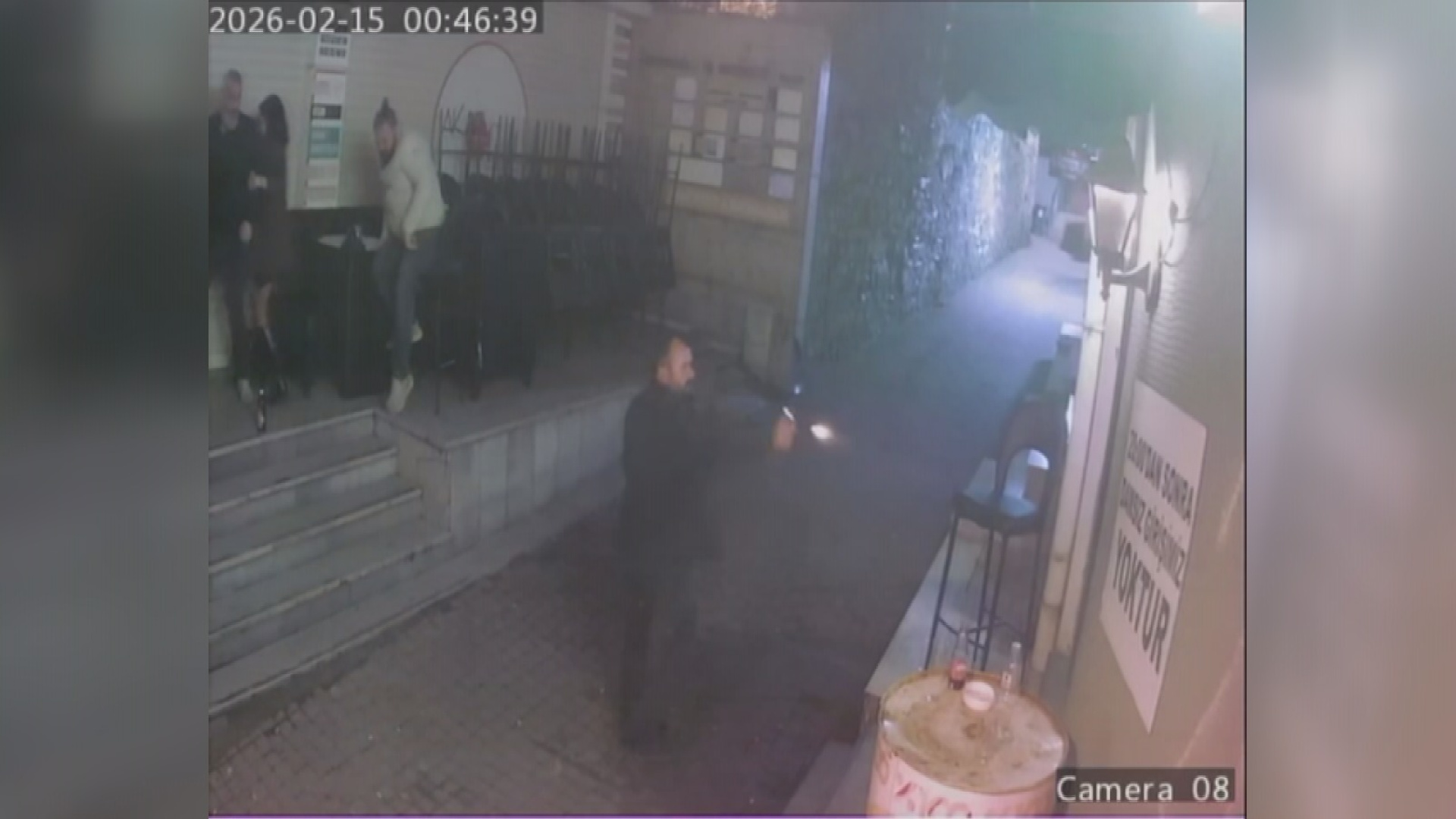 Eğlence mekanına kurşun yağdırdı! O anlar kamerada! | Son dakika haberleri