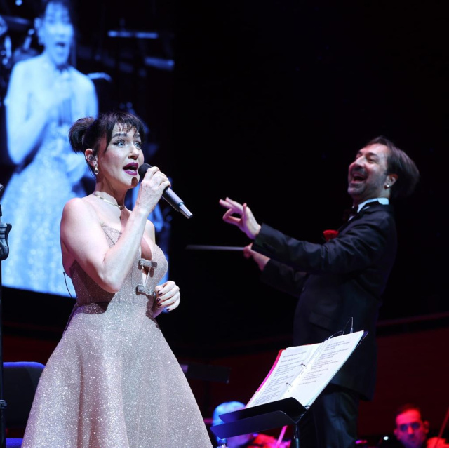 Hem seslendirdi hem yönetti