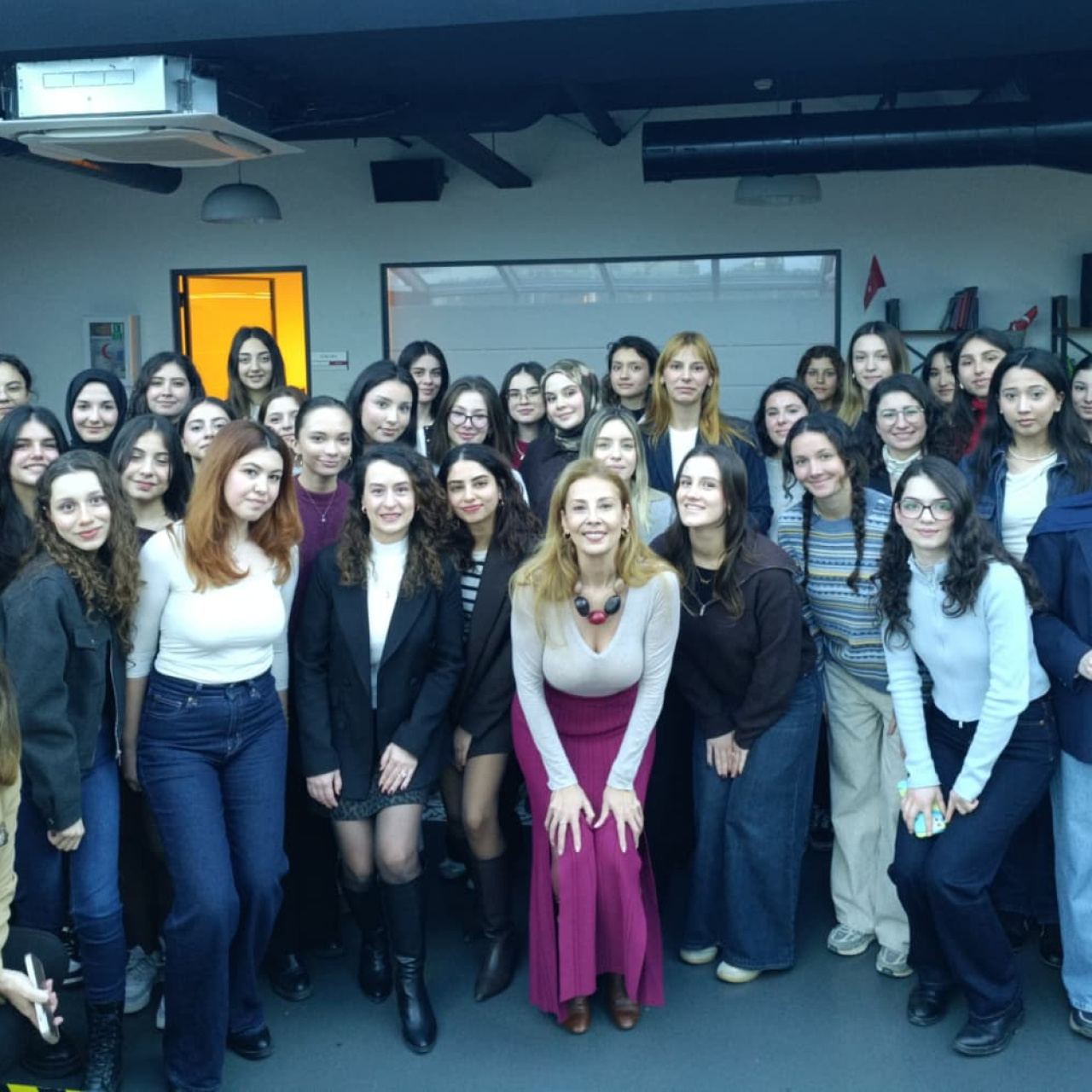 L’Oréal Türkiye bilimin geleceğini temsil eden genç kadınlarla buluştu