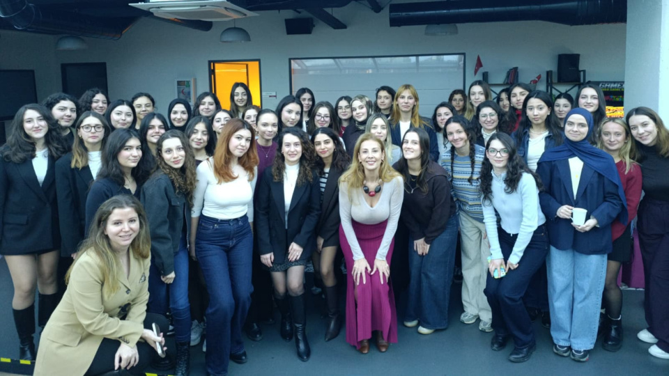 L'Oréal Türkiye bilimin geleceğini temsil eden genç kadınlarla buluştu
