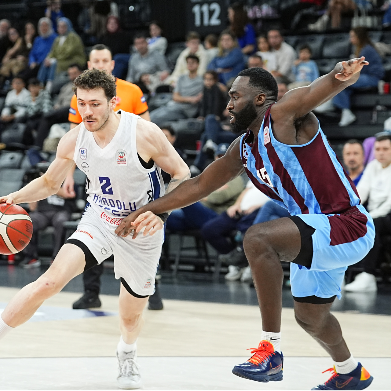 Anadolu Efes evinde Trabzonspor'u geçti!