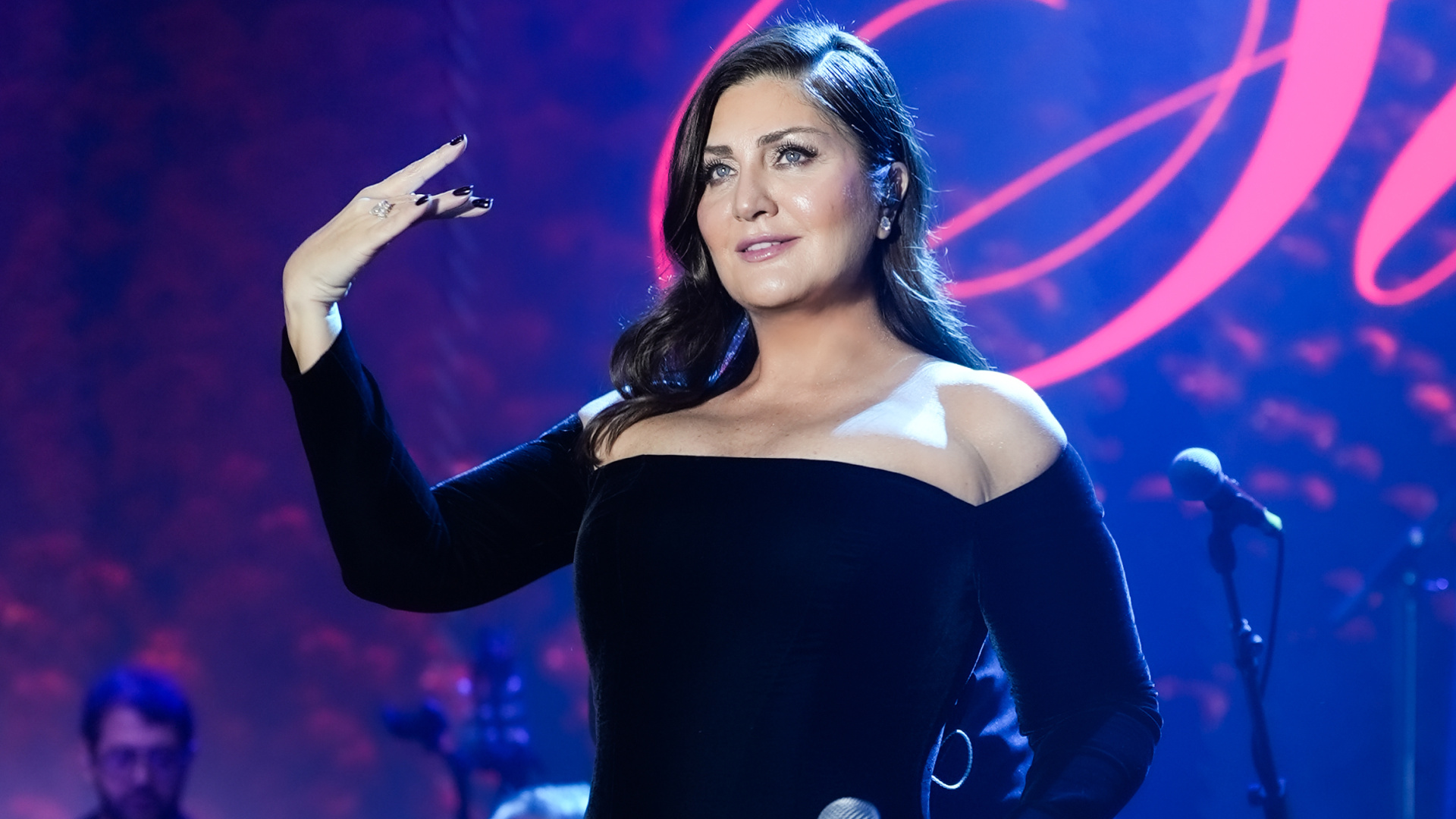 Sibel Can, Sevgililer Günü'nde Kıbrıslılarla buluştu