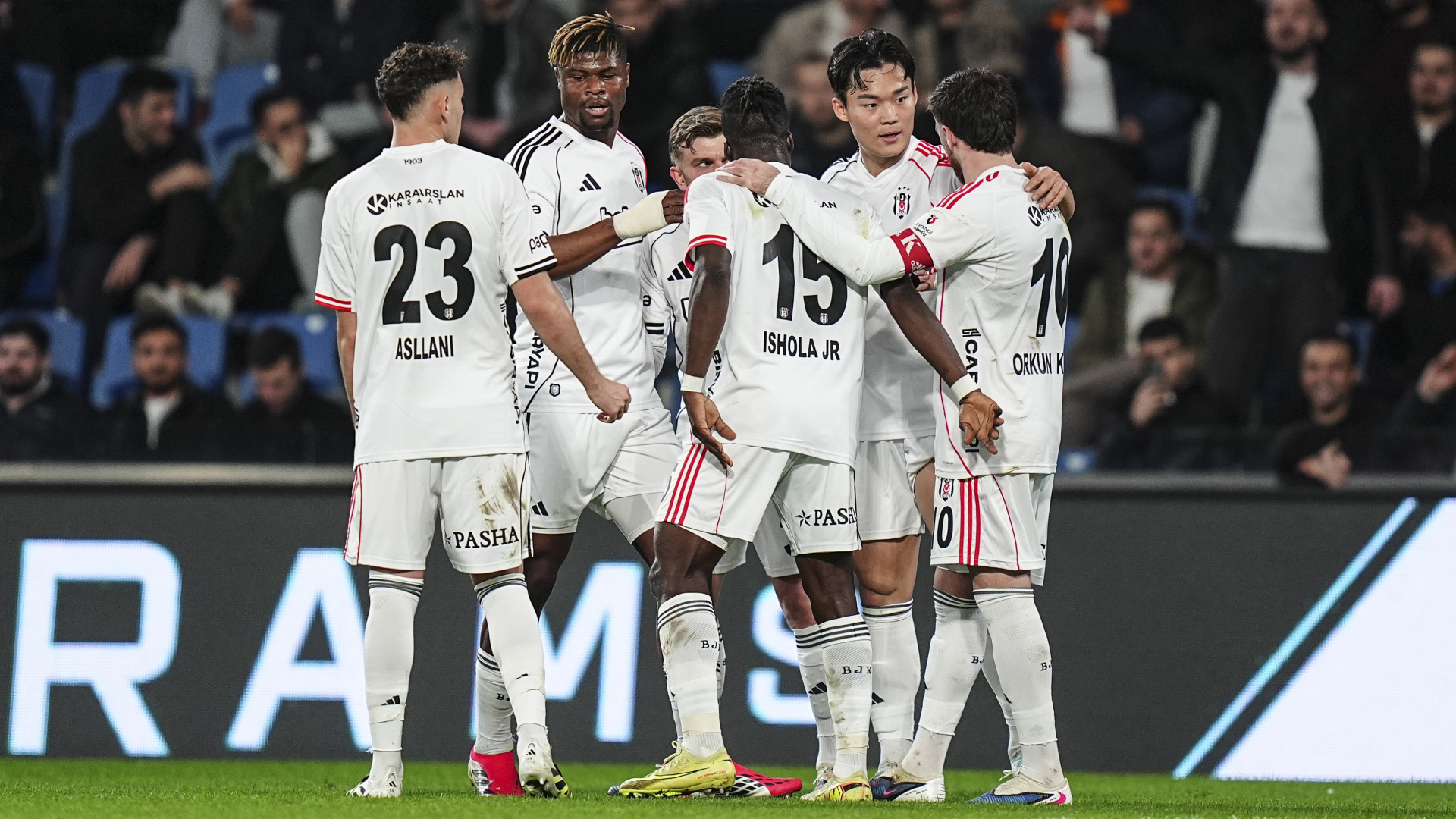 Beşiktaş, Rams Başakşehir'i 3-2 Mağlup Etti: Süper Lig'de Heyecan Dorukta