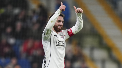 Orkun Kökçü sazı eline aldı!