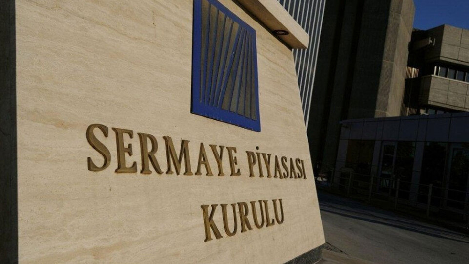 Biri kamu bankası genel müdürü diğeri vergi denetmeni - İş-Yaşam Haberleri