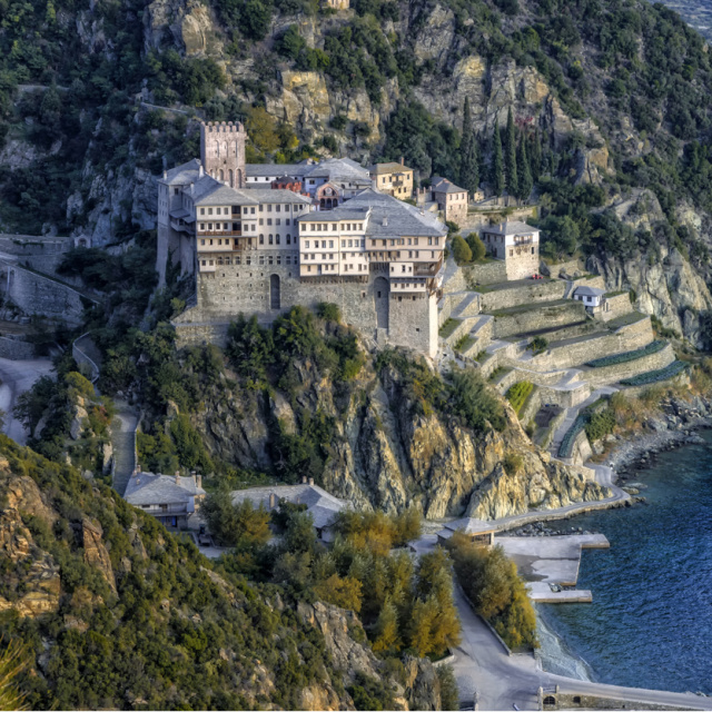 Bu adada neden sadece erkekler yaşıyor?