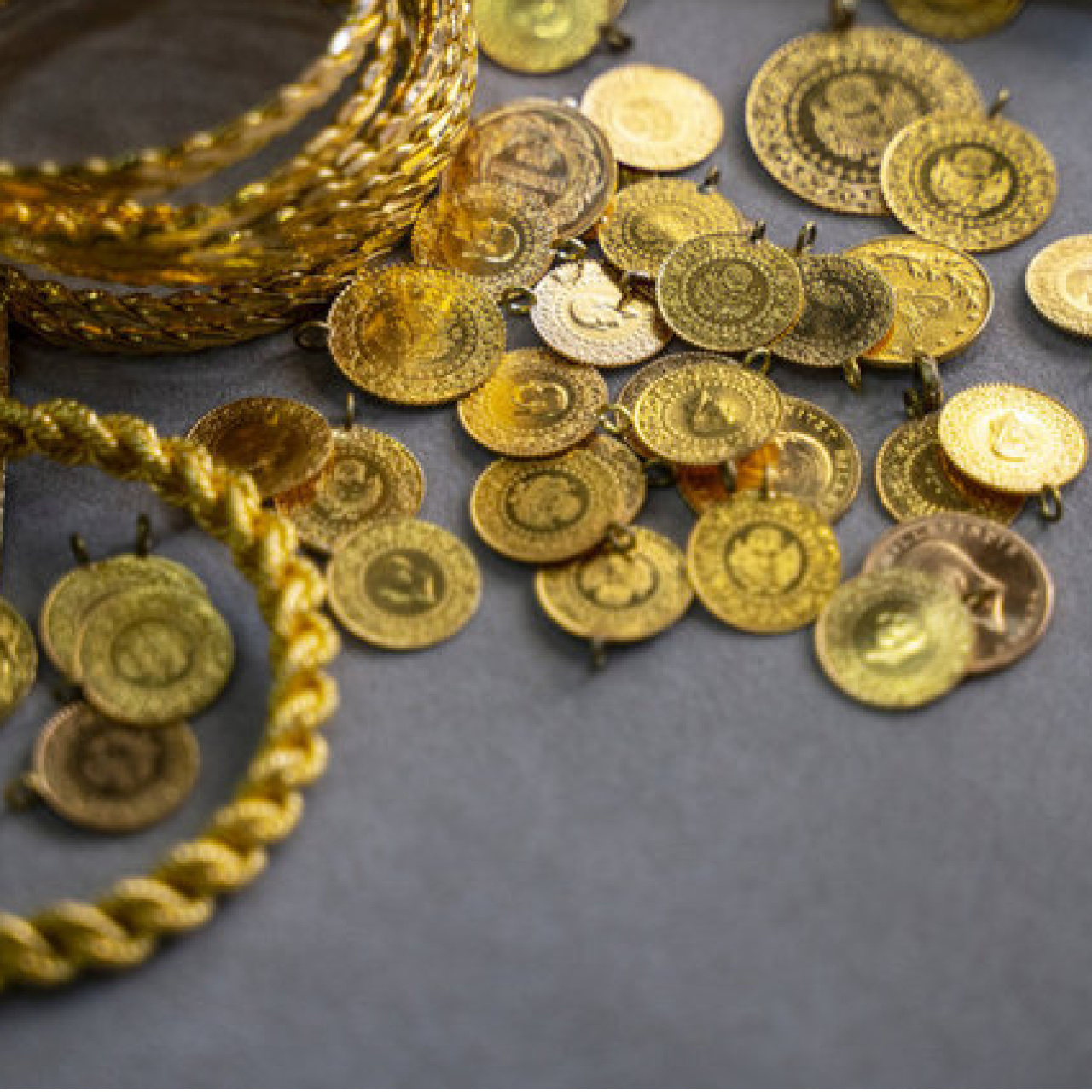 Altında iniş çıkışlı seyir devam ediyor