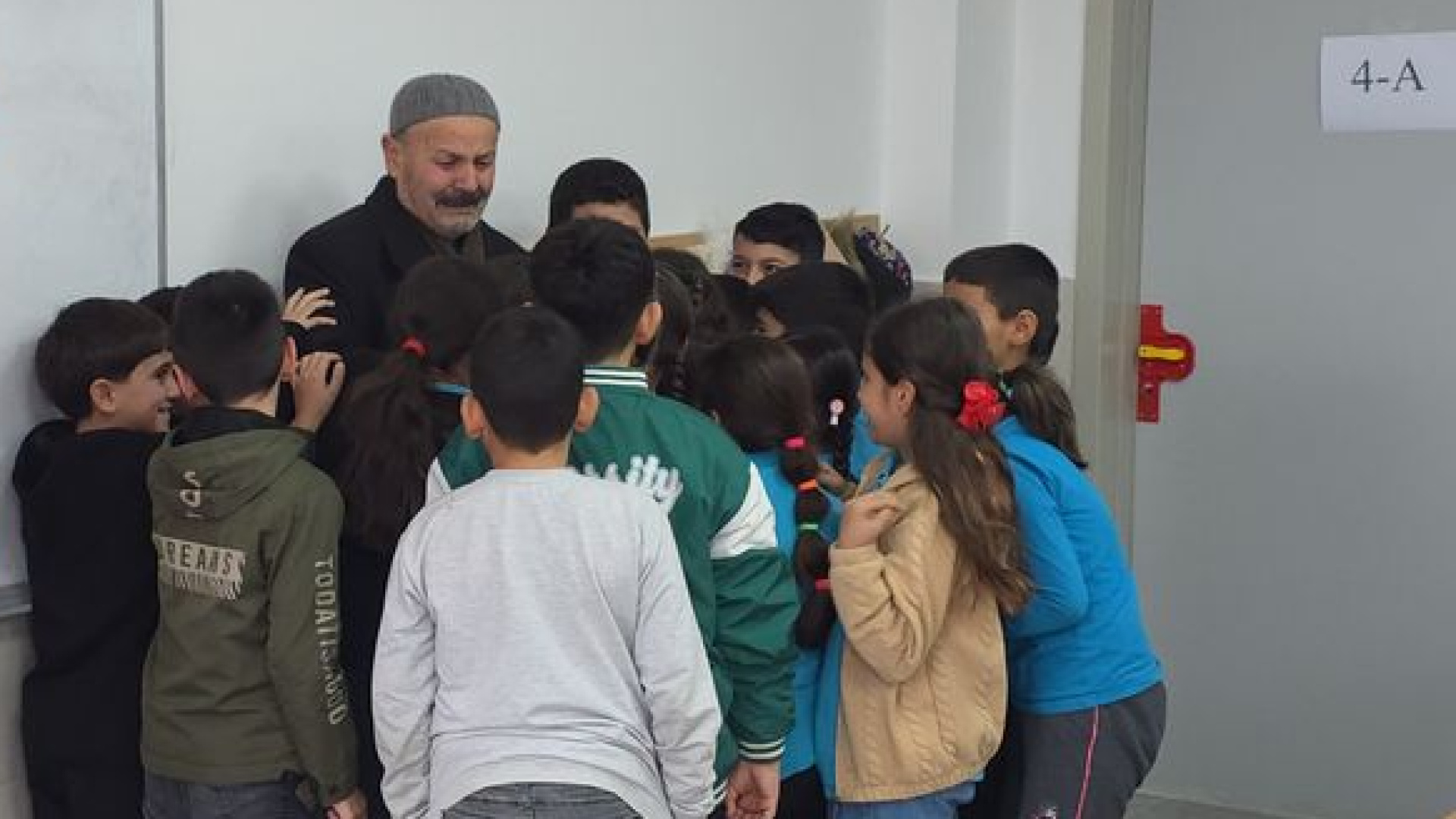 Aksaray haberleri: Hayvanlara baksın diye ailesi okutmamıştı... Mutluluk gözyaşları | SON DAKİKA HABER | Son dakika haberleri