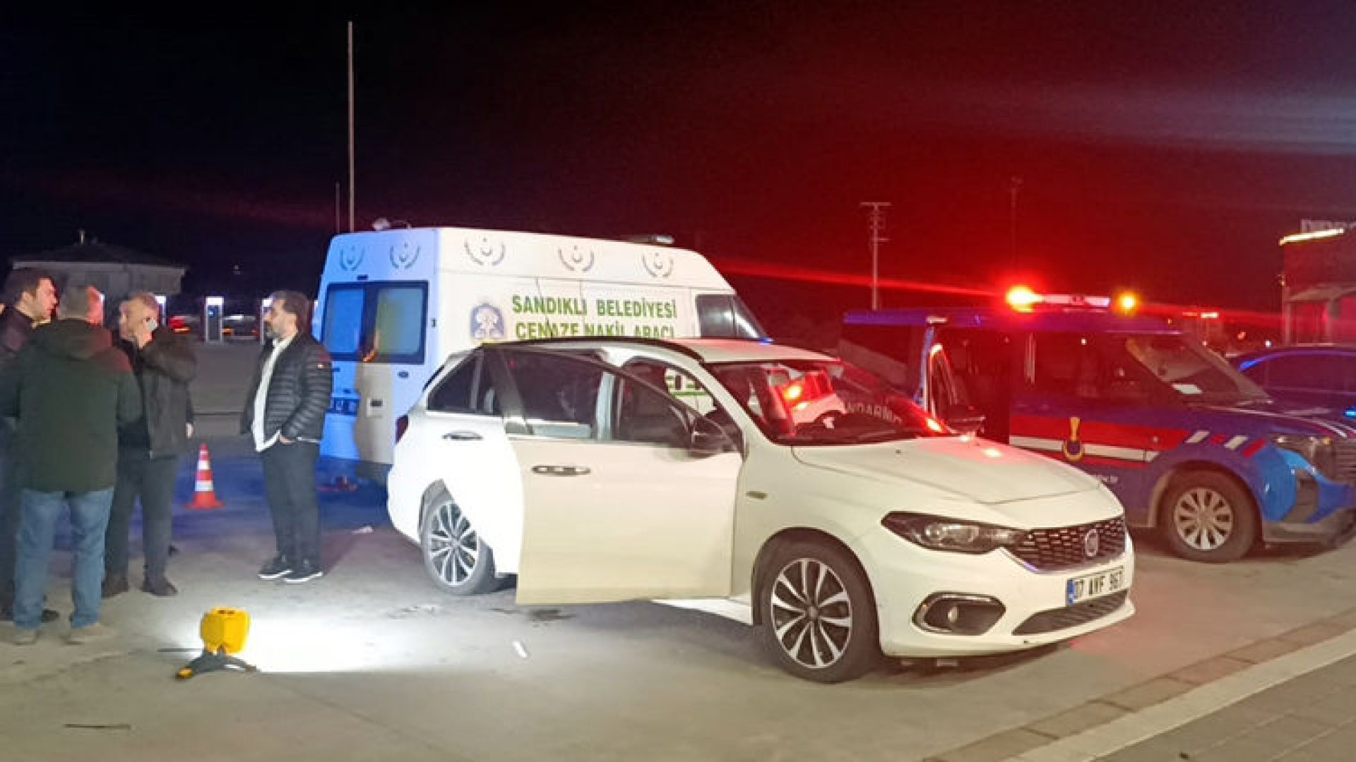 Afyonkarahisar'da Dinlenme Tesisinde Park Halindeki Araçtan Ceset Çıktı