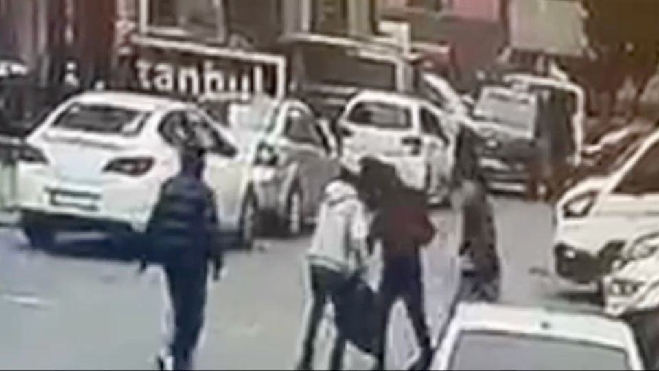 İstanbul'da yaşandı... 1.7 milyon TL'lik kapkaç kamerada!