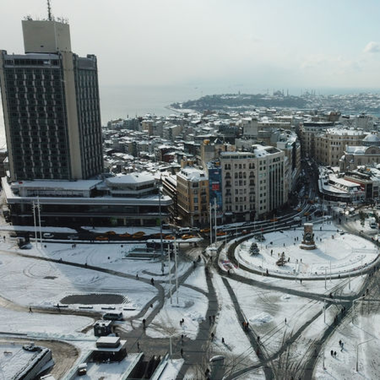 Balkanlardan yaklaşıyor! Sıcaklık düşüyor! İstanbul'da kar havası!