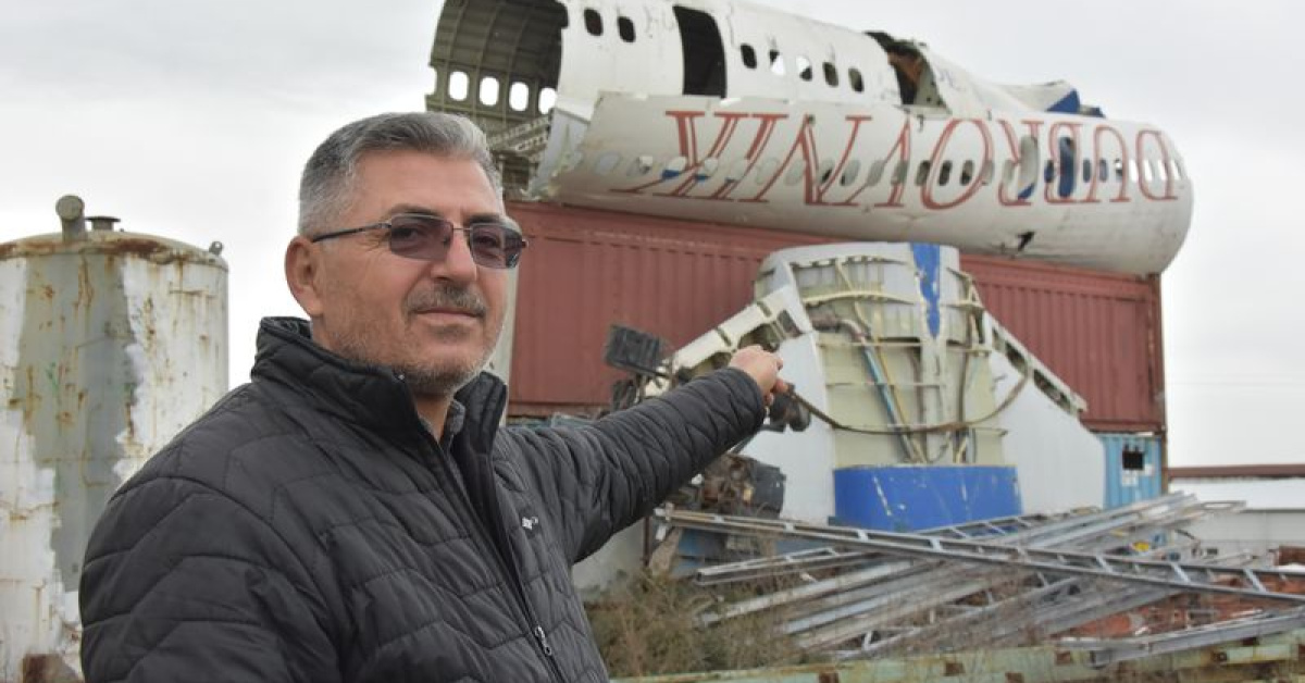 'Uçaklı Hurdacısı': Bursa'nın 22 Tonlu Boeing 747'i Satın Alarak İşyerine Taşımış