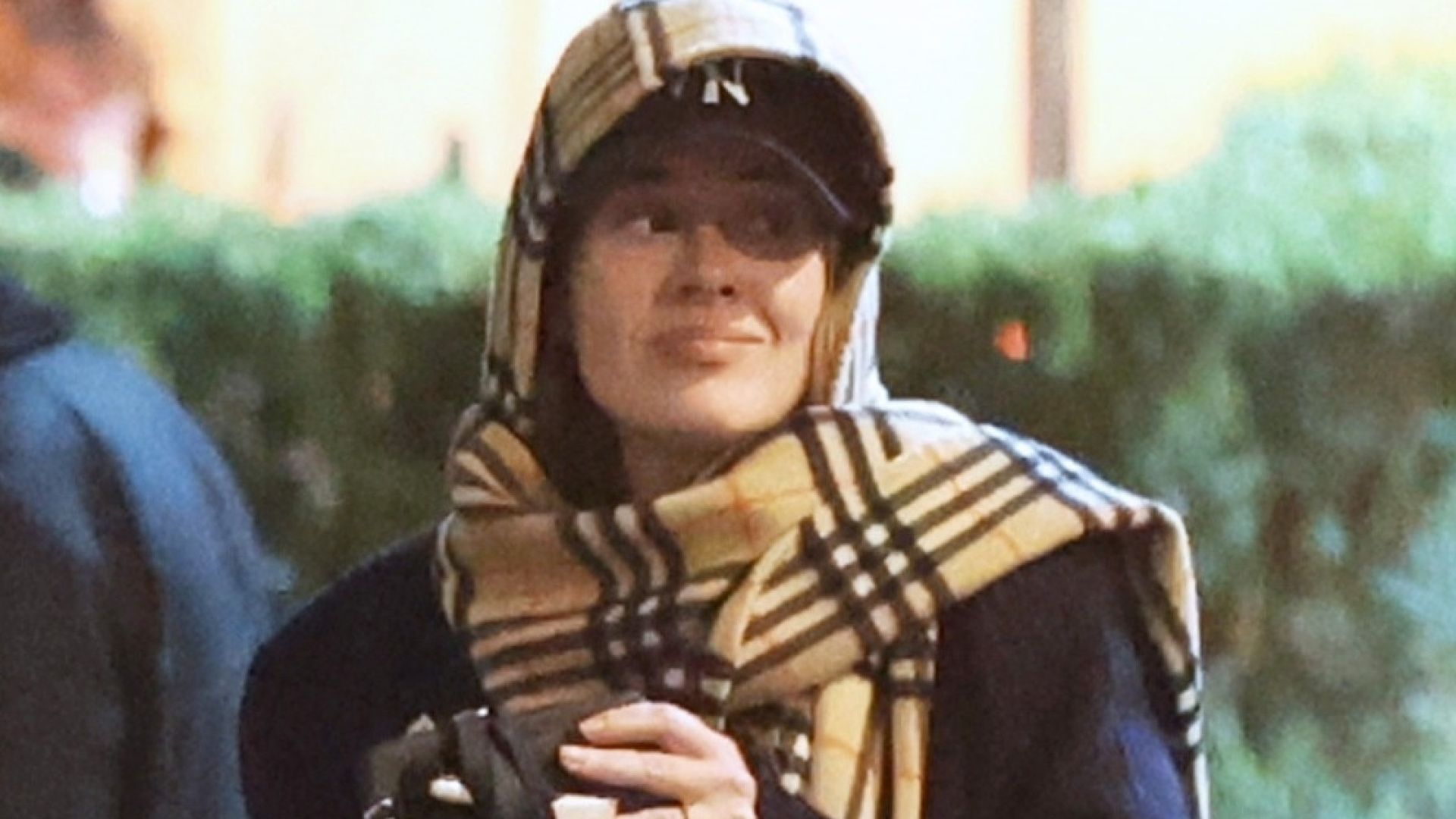 Adele Roma'da İlk Film Çekiminde Tanınmamak İçin Gizlenmeye Çalıştı