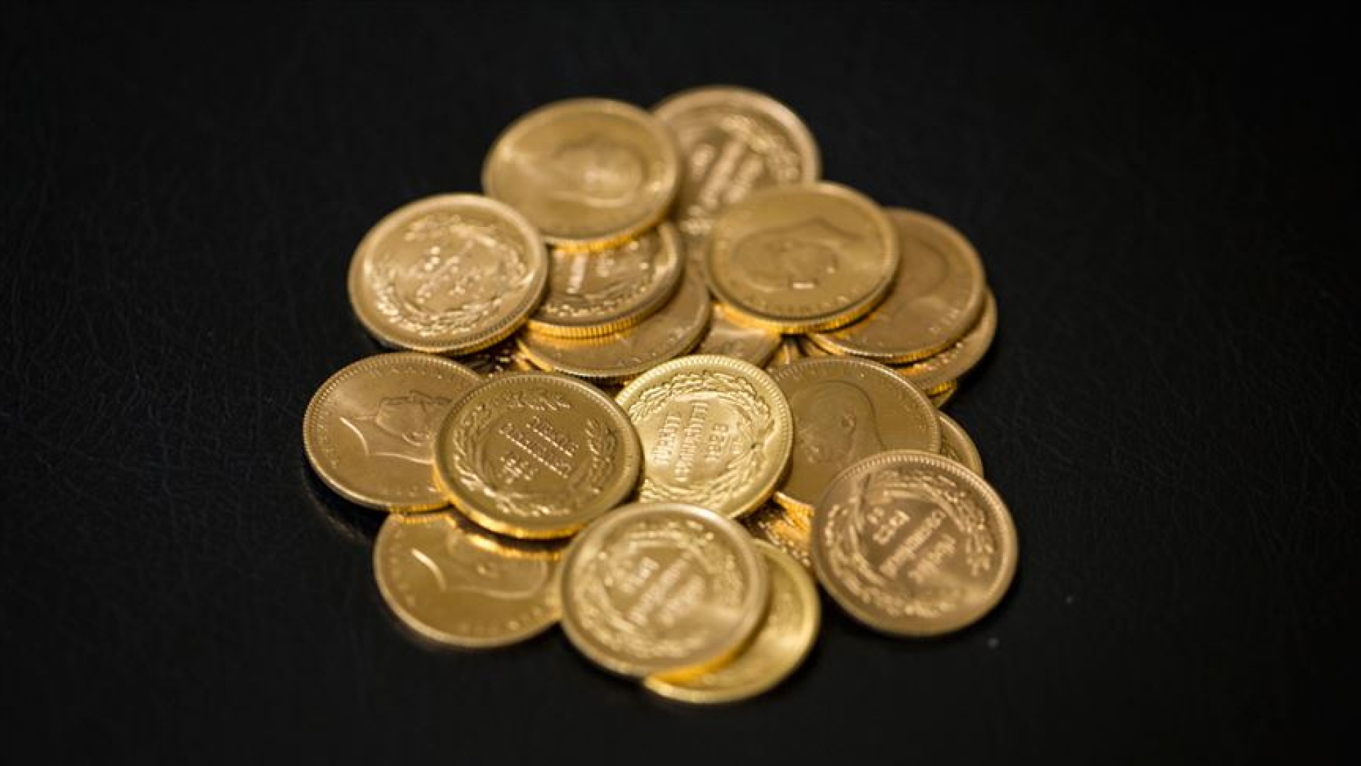 Altın Haftaya Düşüşle Başladı: Gram Altın 7 Bin 50 TL'ye Geriledi