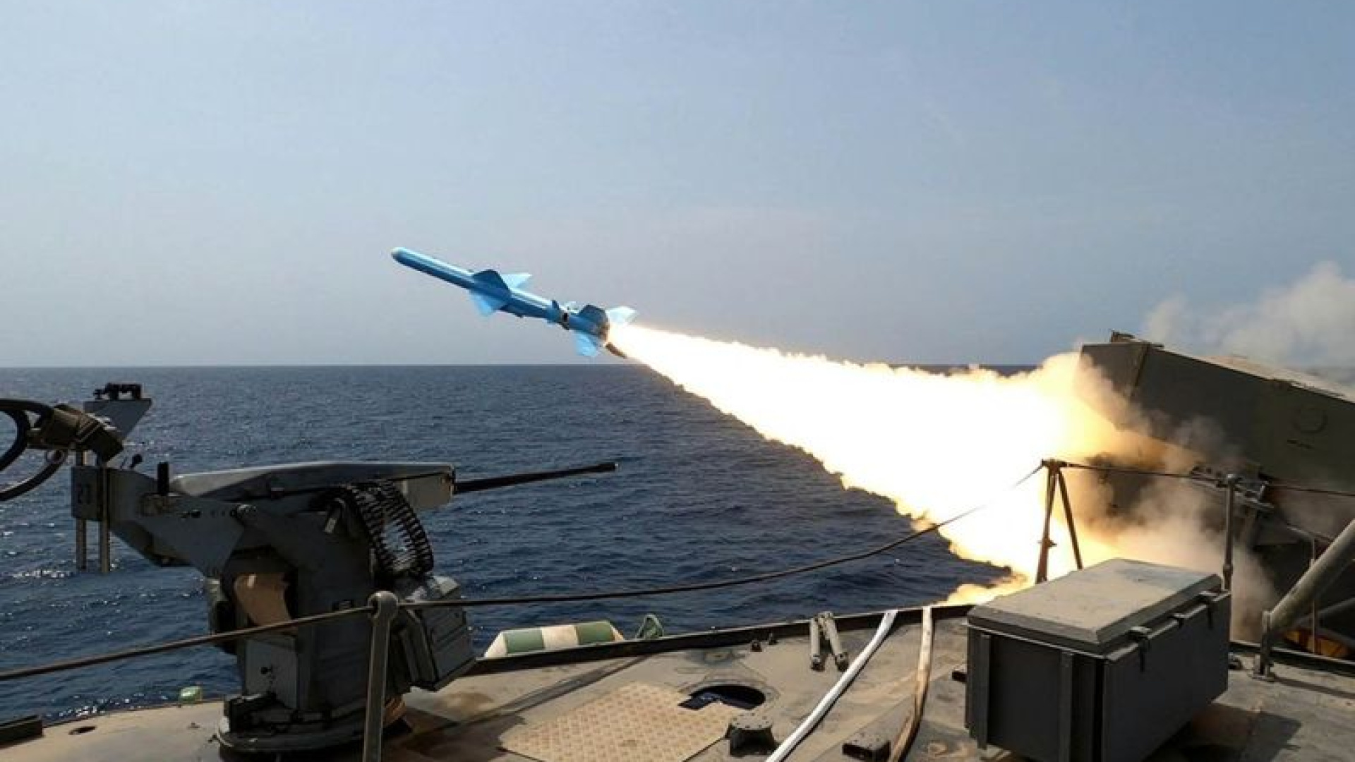 İran, Hürmüz Boğazı'nda tatbikat başlattı | Dış Haberler