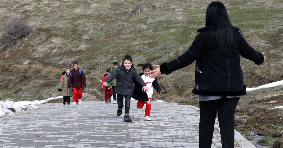 'Kömür Taşıyıp Odun Kırıyoruz' 7 Öğrenci İçin Büyük Mücadele - Bugün TR