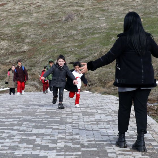 "Kömür taşıyıp odun kırıyoruz" 7 öğrenci için büyük mücadele!