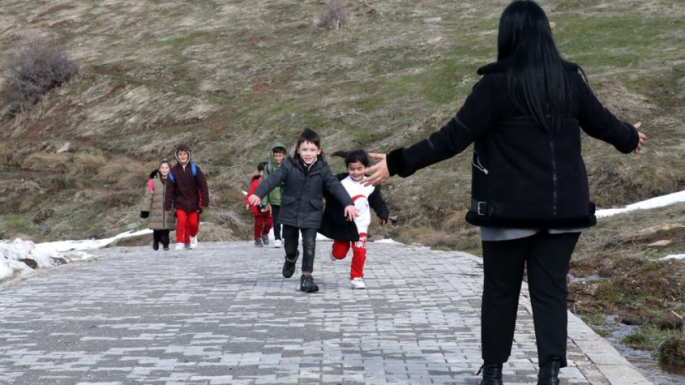 "Kömür taşıyıp odun kırıyoruz" 7 öğrenci için büyük mücadele!