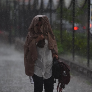 39 il için sarı kod! Kuvvetli sağanak yağmur ve lodos etkili olacak