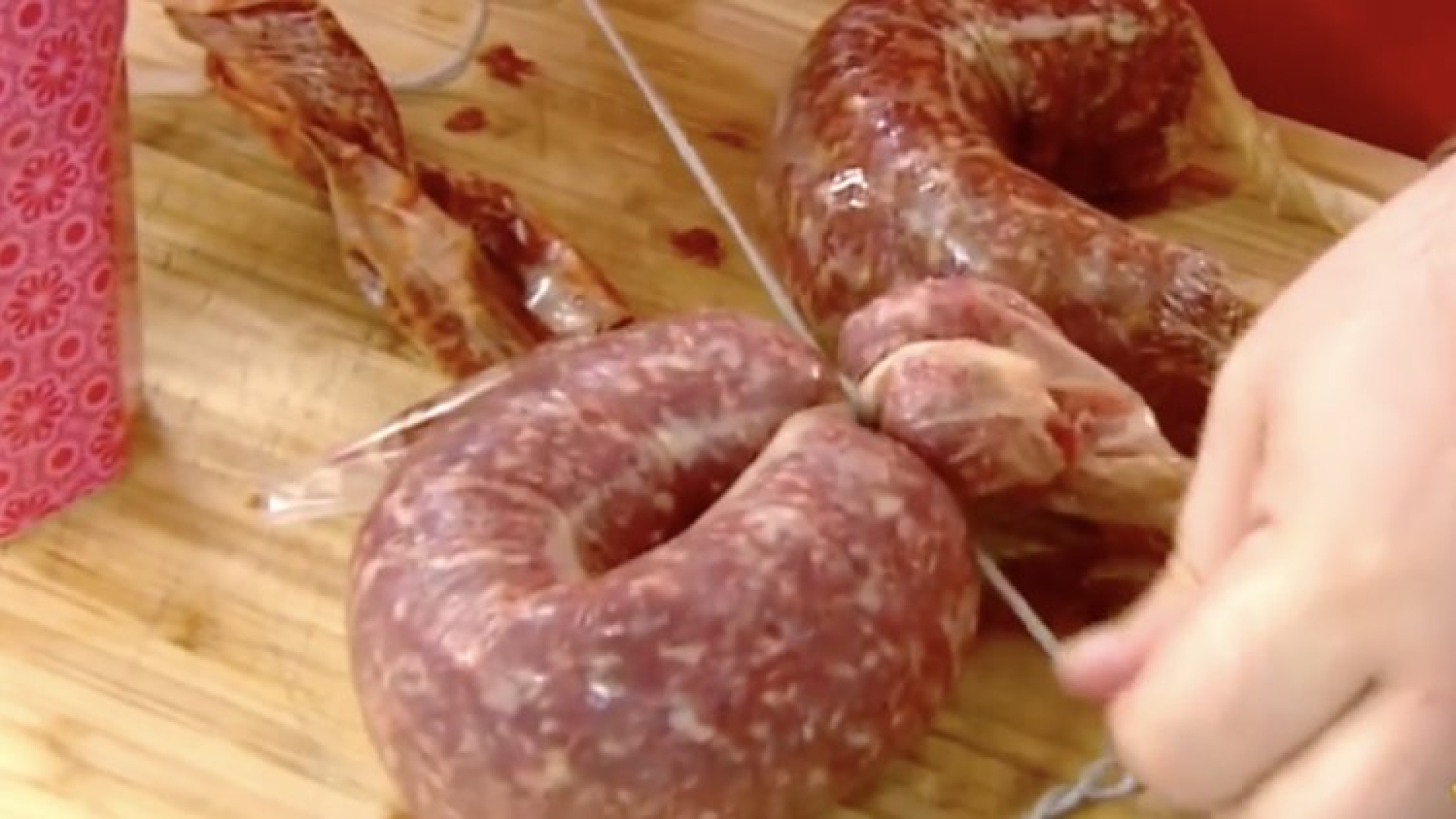 Evde sucuk nasıl yapılır? Doğal, kolay ve lezzetli…