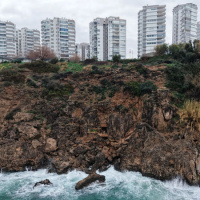 Falezlerde "kaçak baraka" işgali