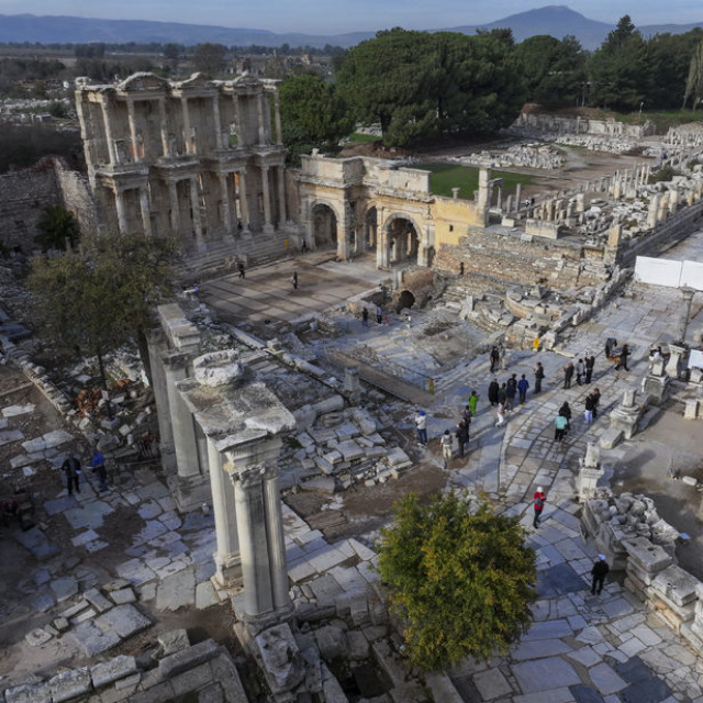 "Efes, otopark rantına kurban edilemeyecek kadar kıymetli"