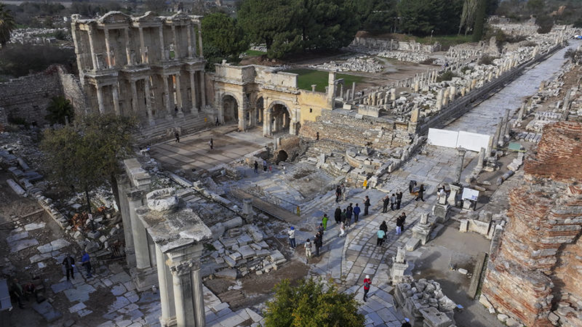 Efes Ören Yeri Otopark Rantına Kurban Edilemeyecek Kadar Kıymetli