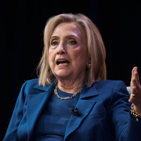 Hillary Clinton'dan Trump'a: Epstein belgelerini örtbas ediyor