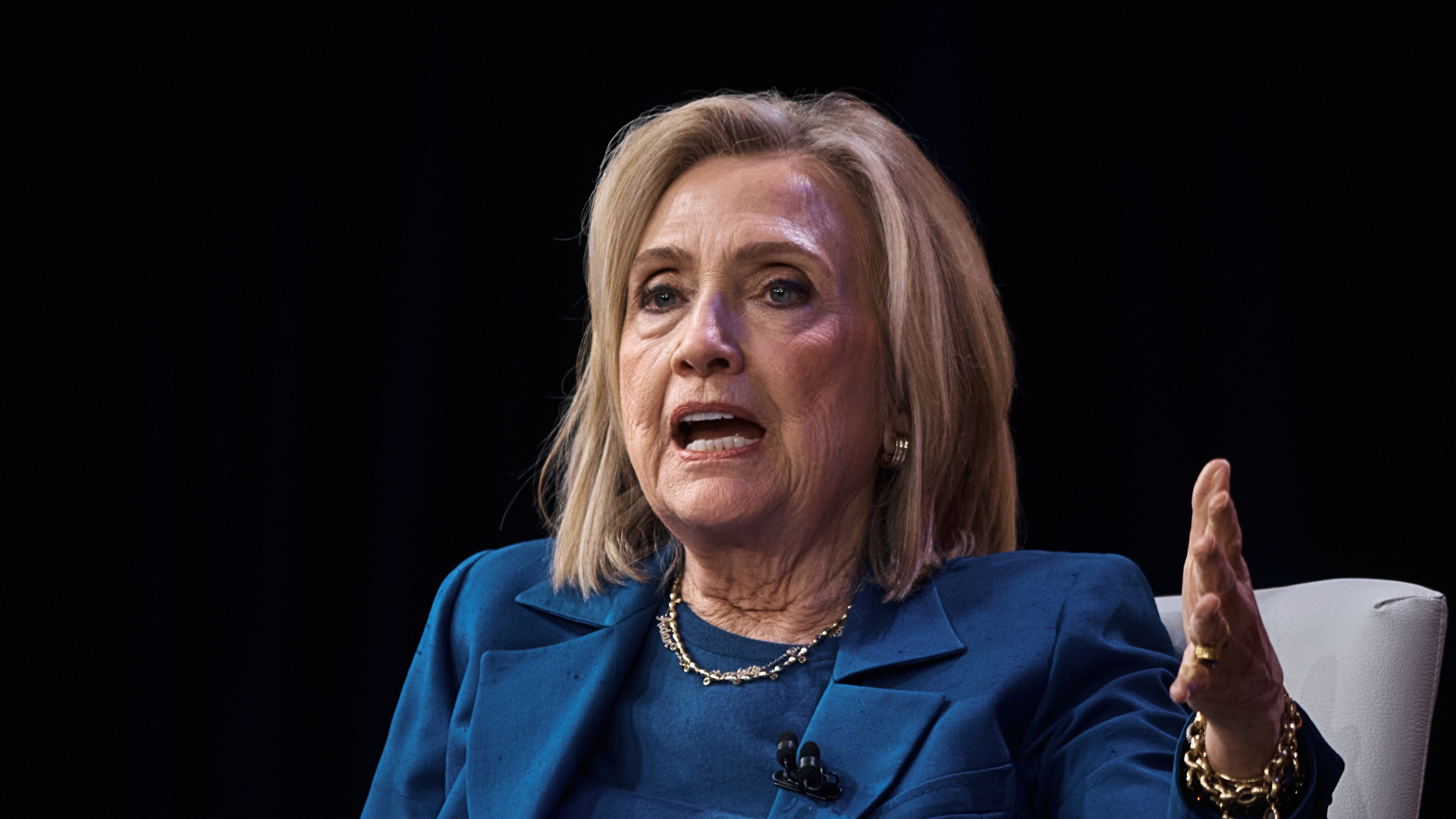 Hillary Clinton, Trump Yönetimini Epstein Belgelerini Örtbas Etmekle Suçladı