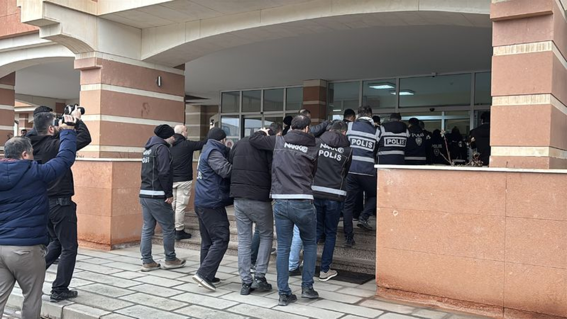 Son dakika: Kocaeli merkezli 17 ilde "sahte ilan" operasyonu: 29 gözaltı