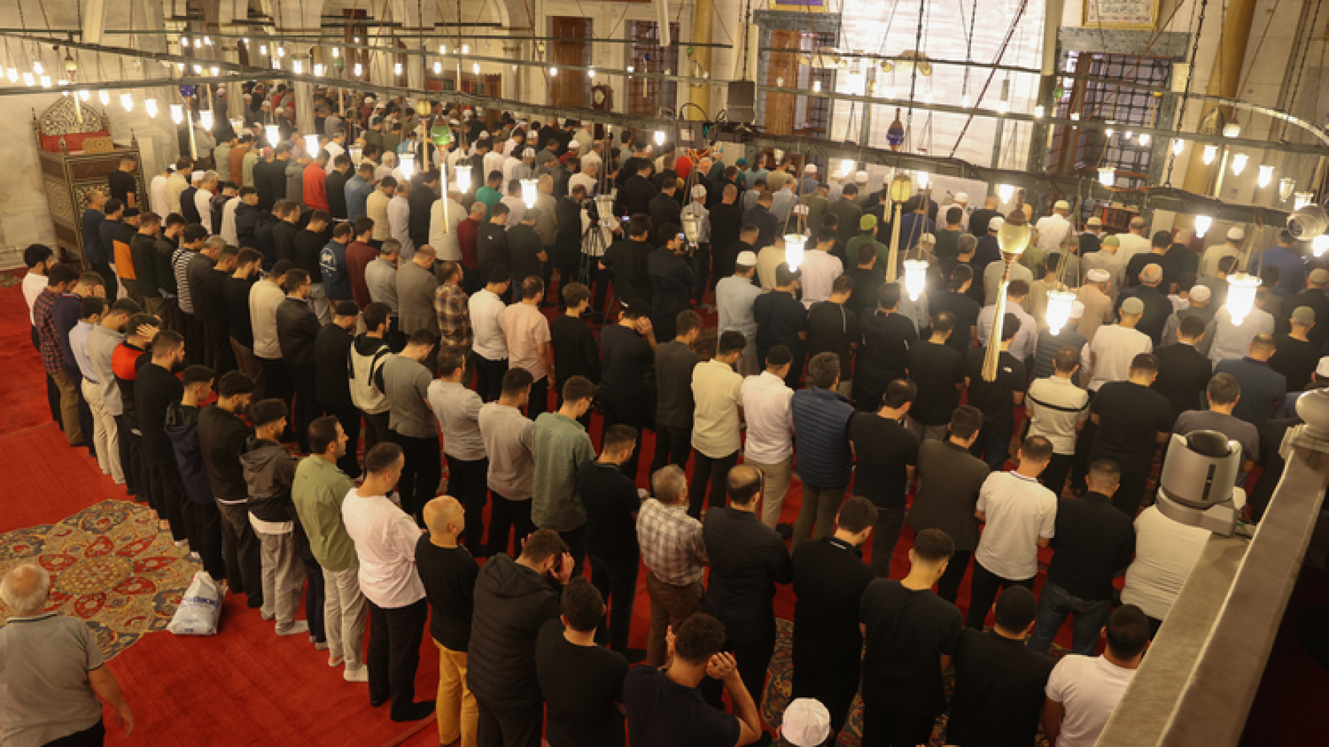 İlk teravih namazı hangi gün, saat kaçta kılınacak? Ramazan İmsakiyesi ile İstanbul, Ankara, Bursa’da teravih namazı vakitleri