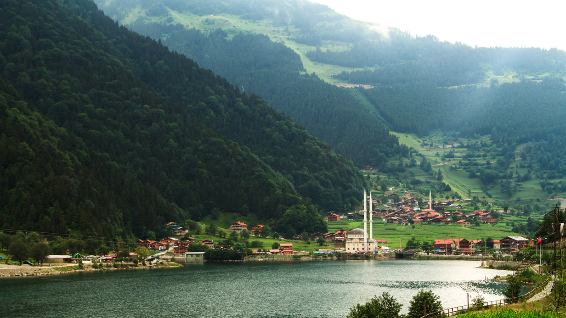 Trabzon'un Meşhur Lezzetleri ve Gezilecek Yerleri: Karadeniz'in Kalbine Yolculuk