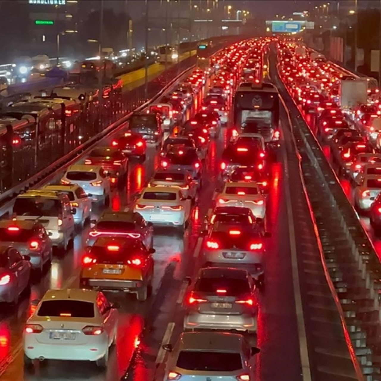 İstanbul'da trafik yüzde 87'yi buldu