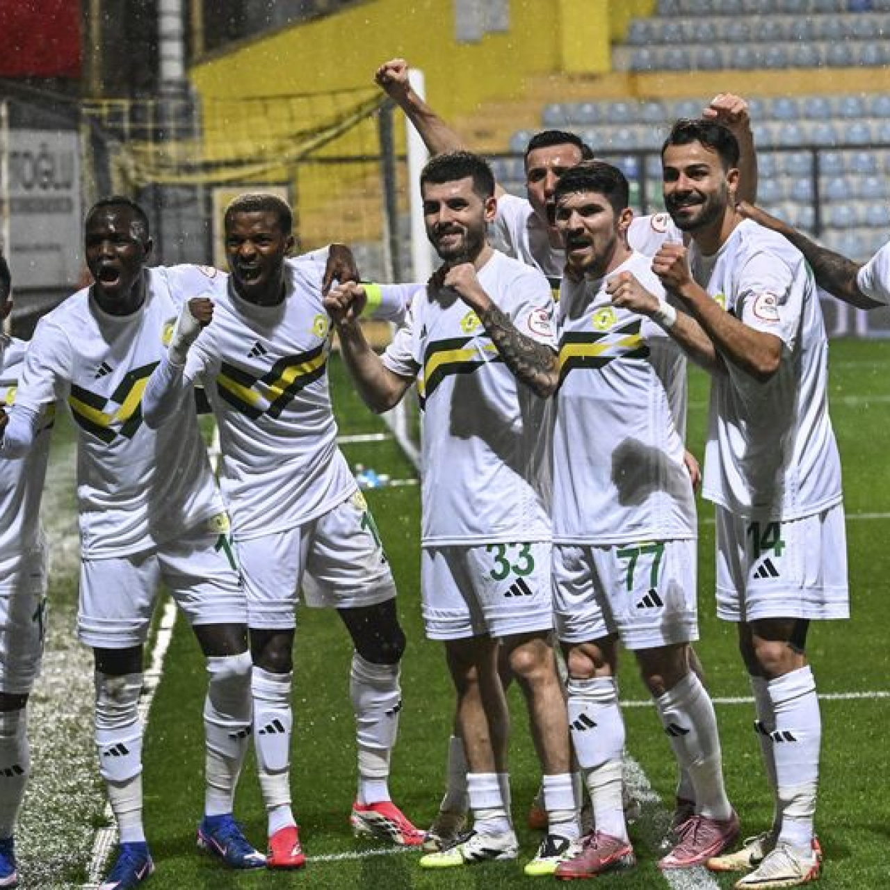 Esenler Erokspor seriye bağladı!