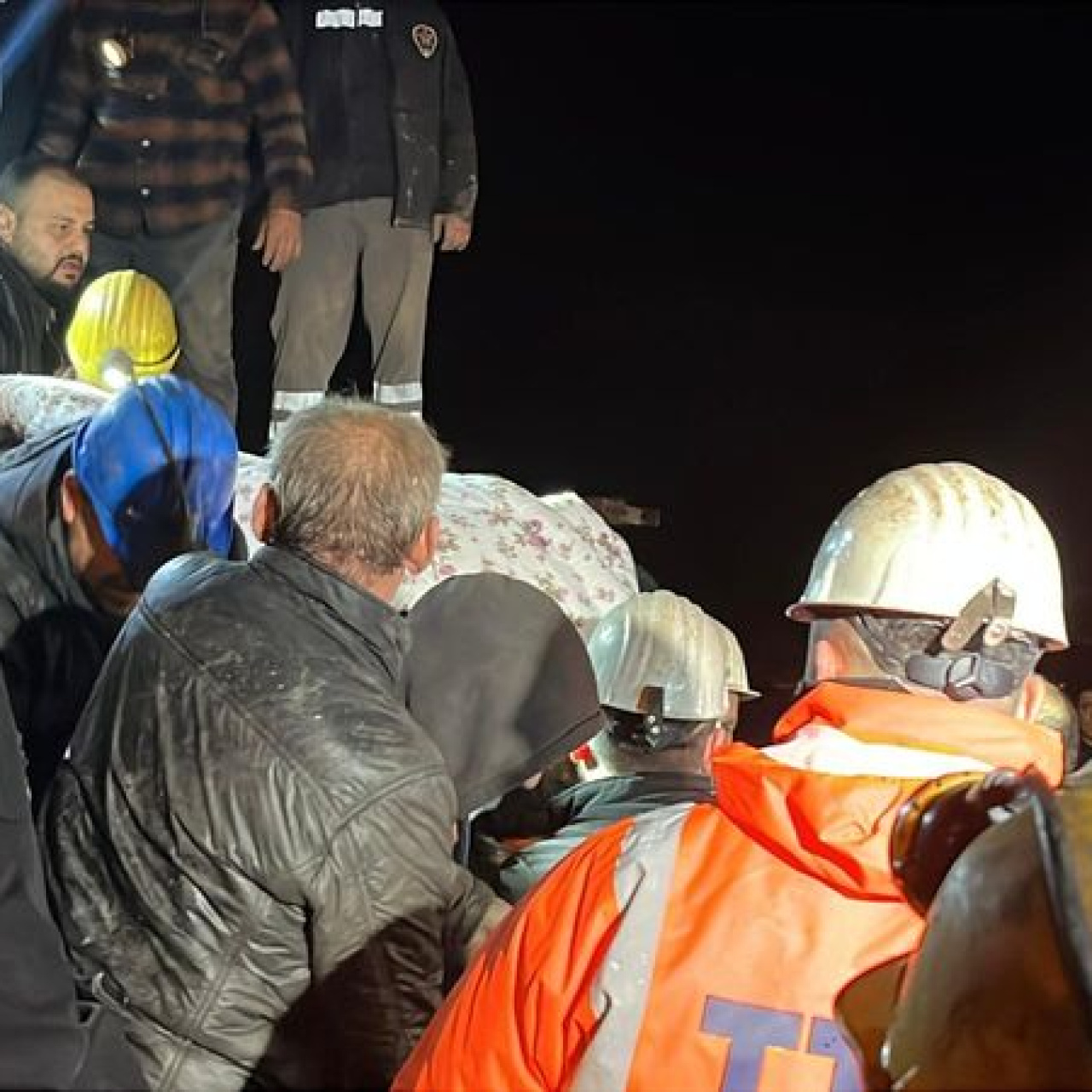 'Kızım okusun' dedi göçükte kaldı