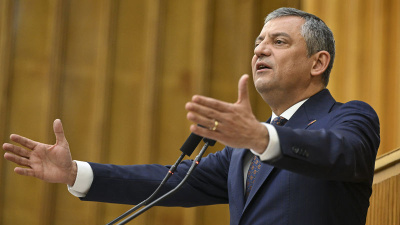 CHP Genel Başkanı Özel, Galatasarayı kutladı