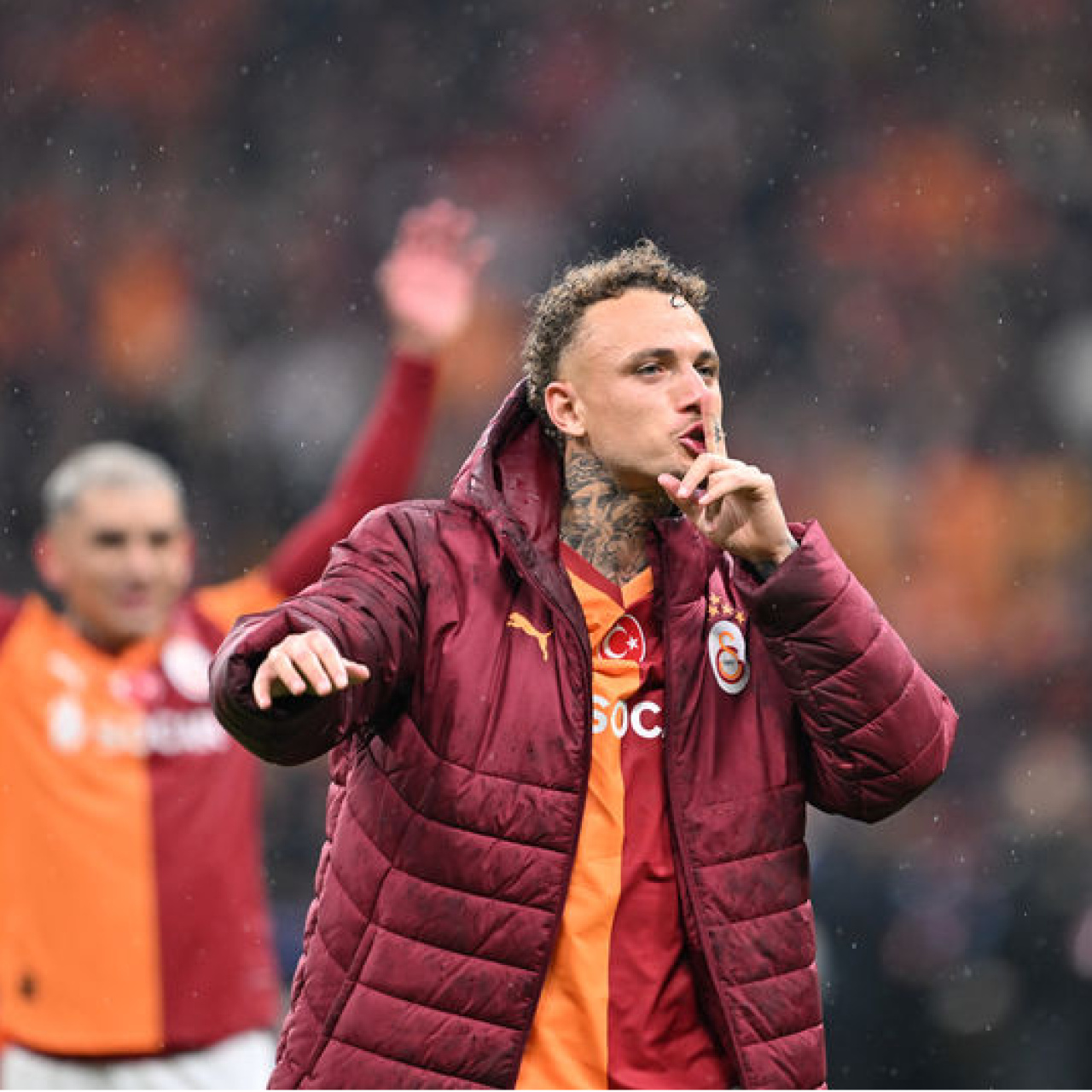 Tarihi zaferi taraftarla kutladılar!