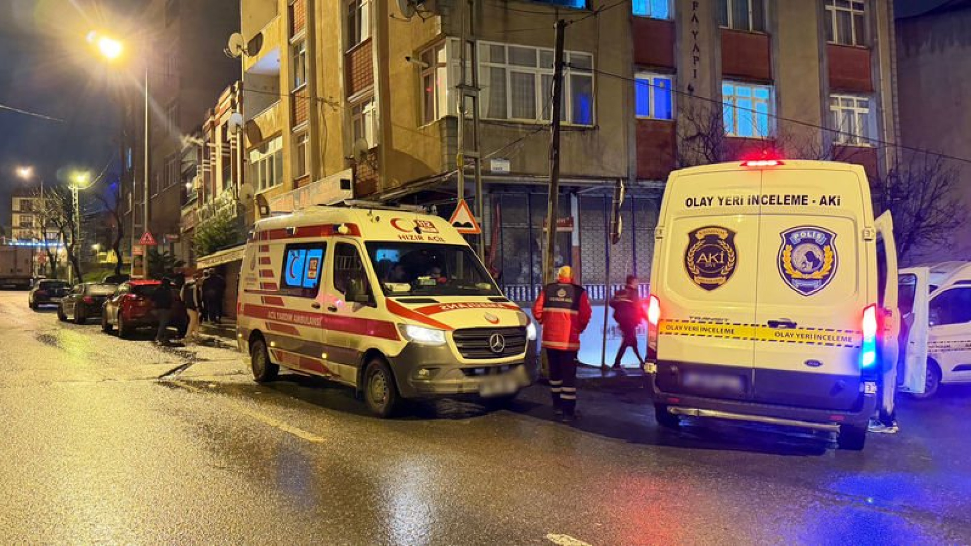 Arnavutköy'de Korkunç Cinayet: Koca, Eşini Çocuklarının Önünde Bıçakladı