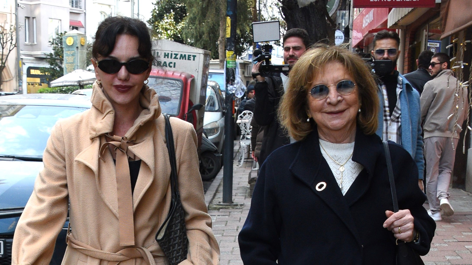 Hande Ataizi'den Beren Saat'e: Amatör olmuş, gerek yoktu - Magazin haberleri