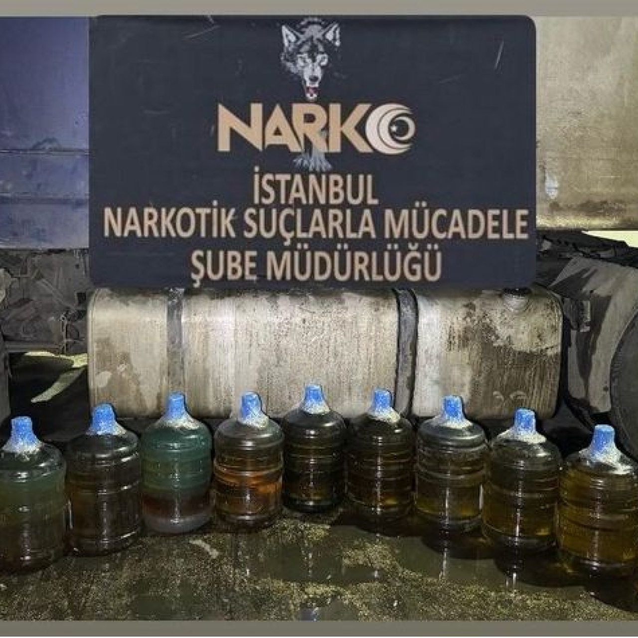 Litrelerce uyuşturucu ele geçirildi