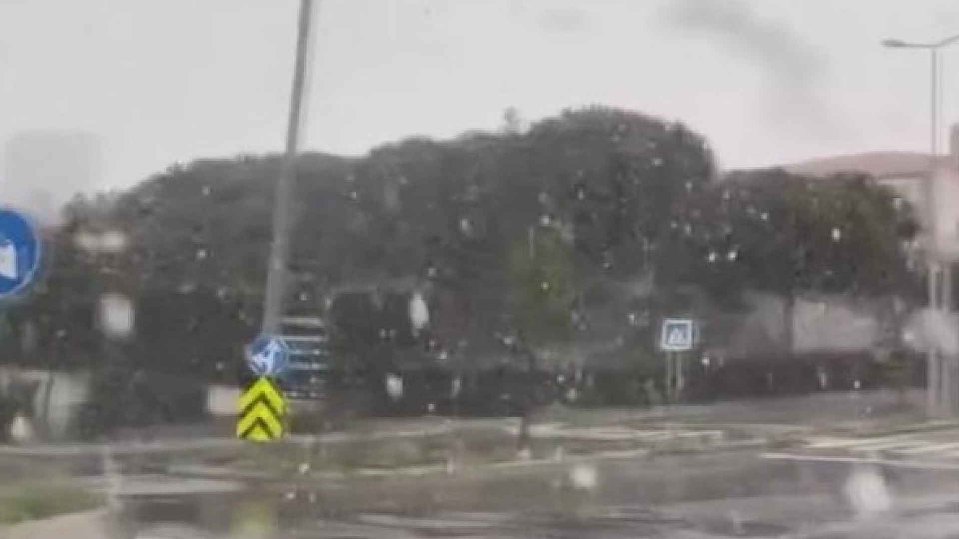 İstanbul'da Sulu Kar Yağışı Etkili Olmaya Başladı, Sıcaklıklar 10 Derece Düştü