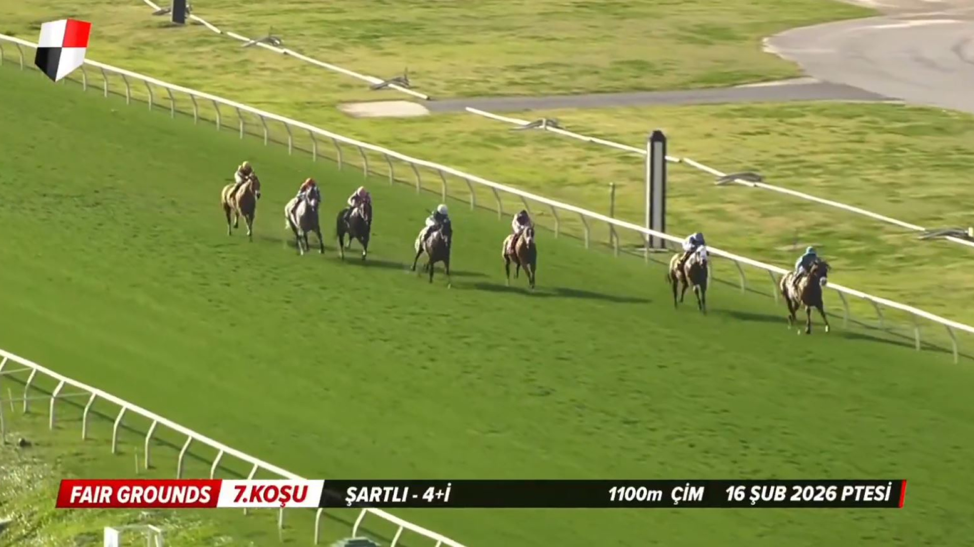 At yarışı spikerinin “Mister Mmmmm” anlatımı gündem oldu! - Diğer Haberleri